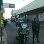 Fuerte custodia de Gendarmería e Infantería en la puerta de Tribunales Federales