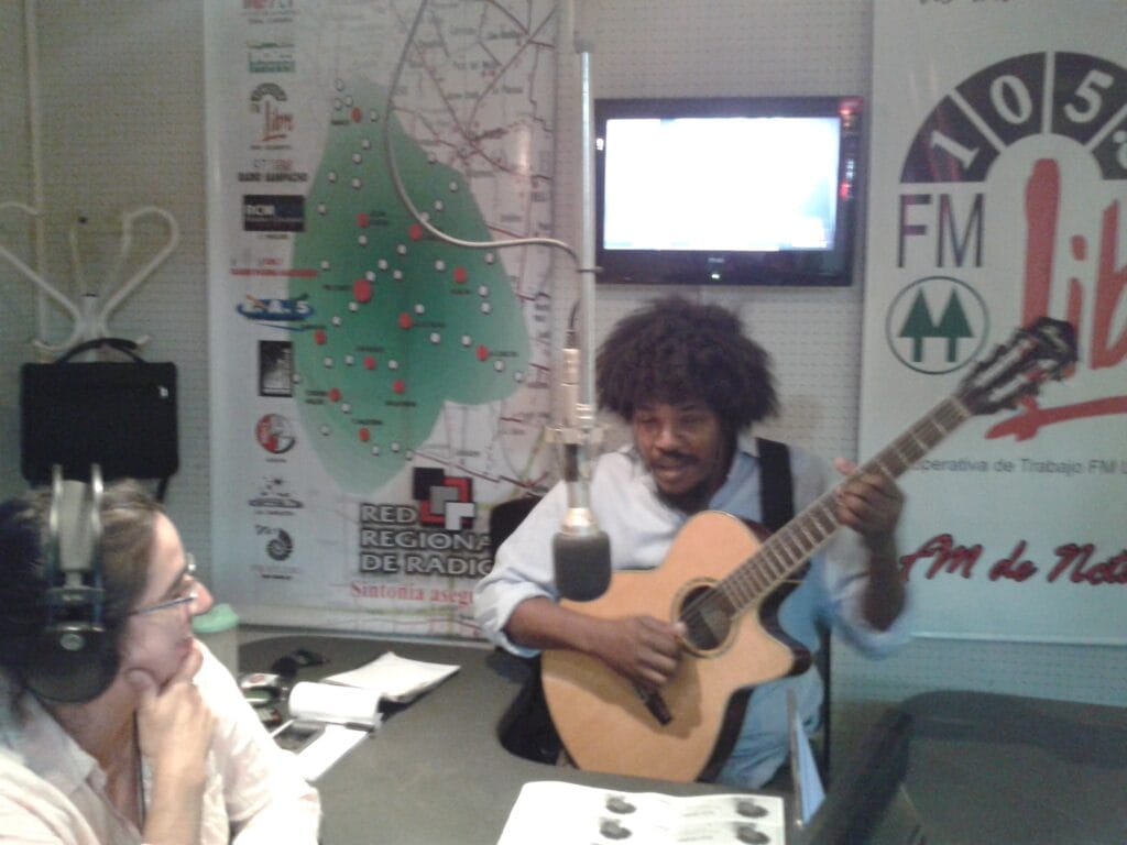 El Cubano Roly Berrío presentó «solo salen»