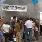 Movilización de vecinos pidiendo agua corriente
