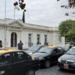 Taxistas Autoconvocados protestaron frente al Concejo