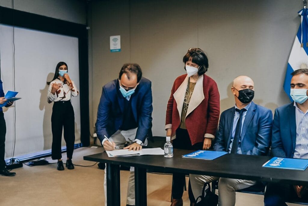 El Intendente firmó convenio con UNICEF en la ciudad de Córdoba