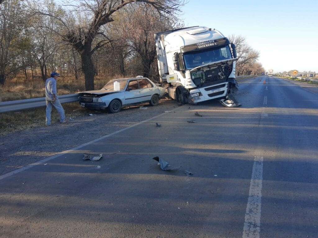 Triple choque en ruta 8 entre Río Cuarto y Holmberg