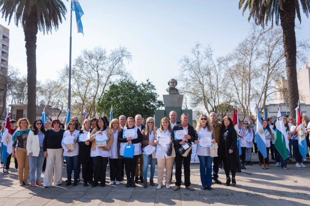 En un emotivo acto, De Rivas destacó el rol fundamental de los maestros