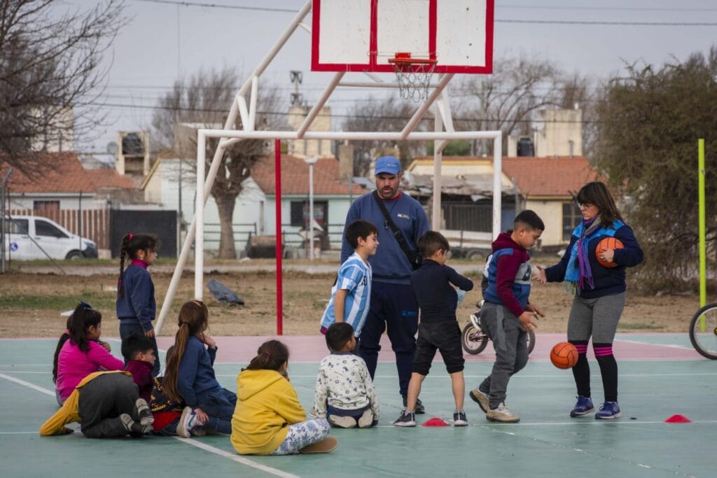 Deporte Social en los Barrios arrancó con una muy buena respuesta de los chicos y sus familias.