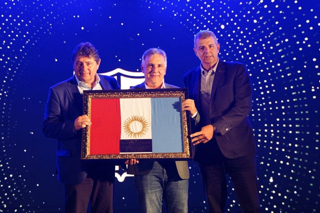 Llaryora destacó el rol social y cultural de los clubes de básquet de la provincia