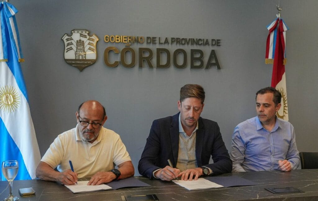 La provincia firmó el acuerdo salarial con el Sindicato de Empleados Públicos.