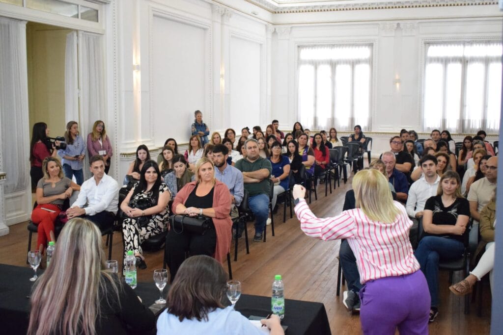 Conversatorio sobre los derechos de niñas, niños y adolescentes en el Mes de la Ciudad