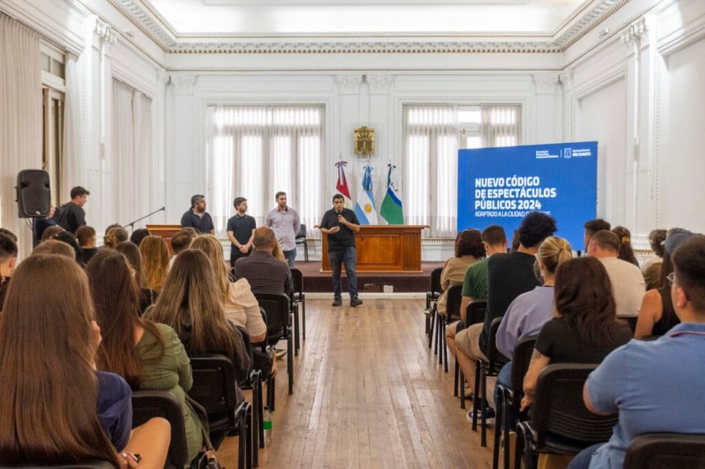 Presentan nuevo Código de Espectáculos Públicos: flexibilizaciones para menores de 18, trabajo con padres y más seguridad en los eventos.