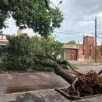 Fuerte tormenta generó daños e inconvenientes en la Ciudad