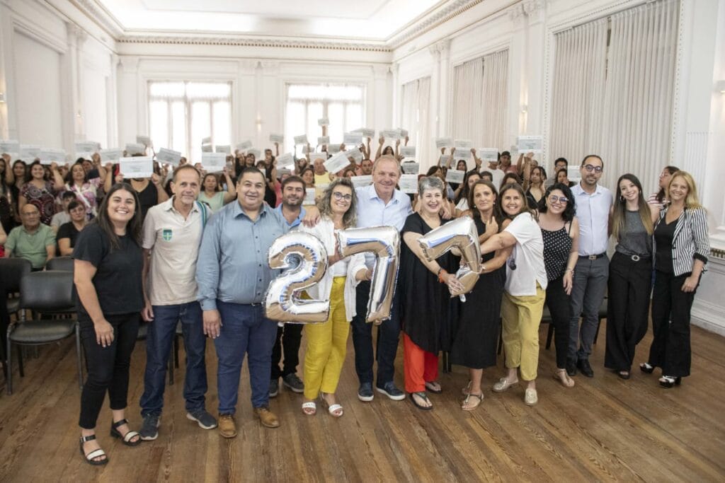 Más de un centenar de vecinos recibieron sus certificados de formación en oficios