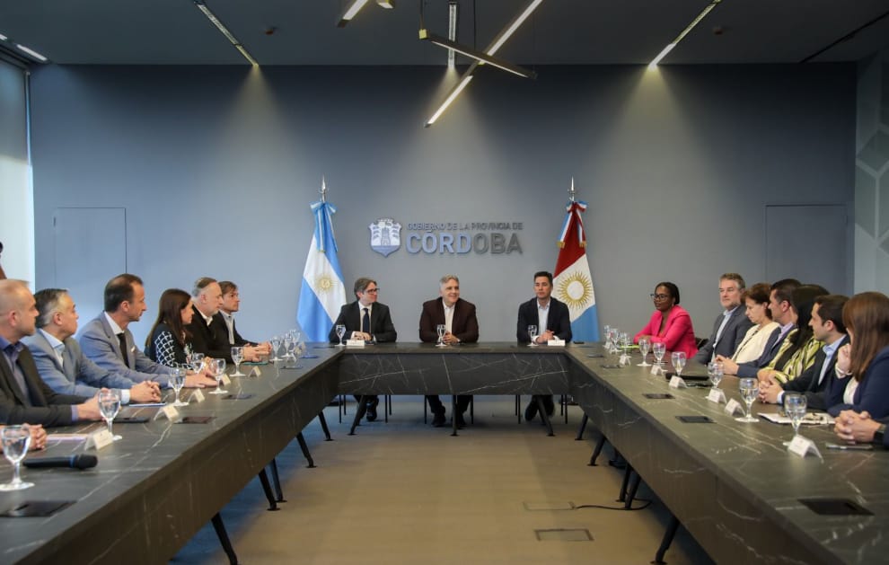 Biodiverciudades: Llaryora se reunió con intendentes y autoridades de la CAF