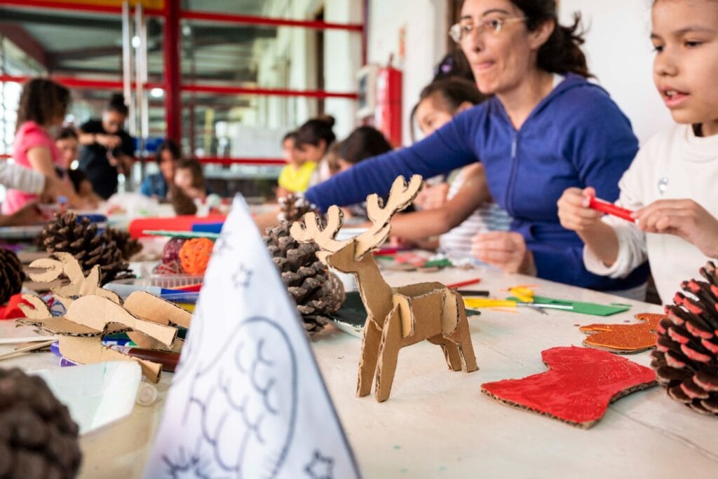 Comenzó una nueva propuesta de talleres navideños con materiales reciclados