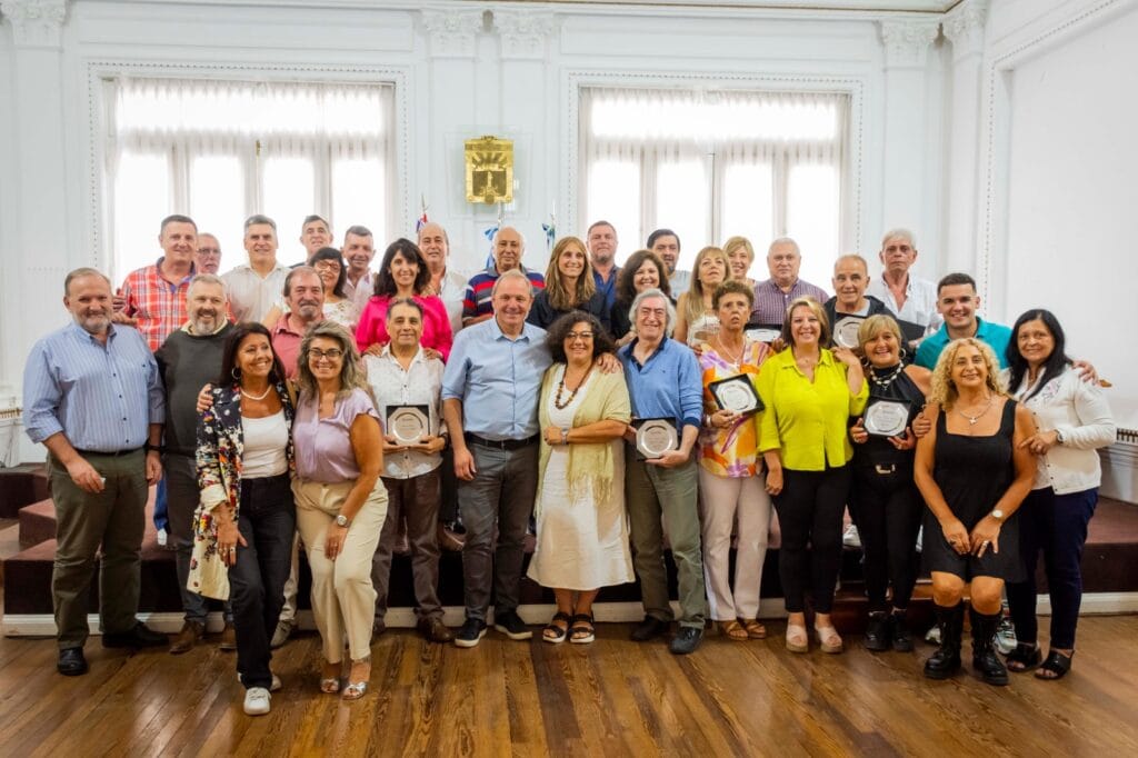 El Municipio reconoció a los trabajadores que se jubilaron y a los que cumplen 25 años de servicio