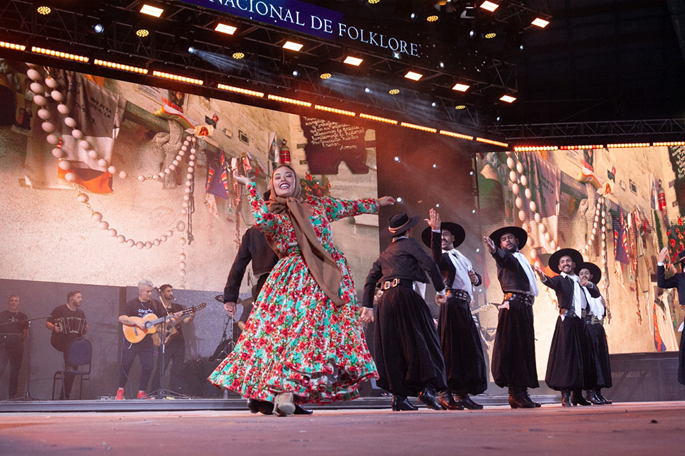 Postales locales y sostenibilidad: La noche más cordobesa pasó por el Festival de Cosquín