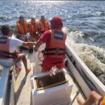 Hundimiento de velero en Cruz del Eje: tres personas fueron rescatados por la Patrulla Náutica