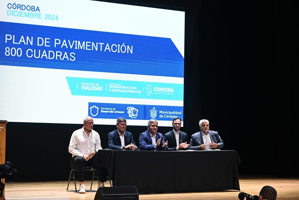 Llaryora y Passerini firmaron un convenio para obras de pavimento y cordón cuneta por casi $42 mil millones