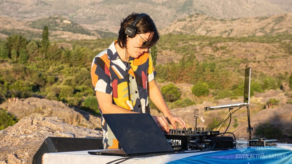 Mina Clavero muestra su agenda de actividades