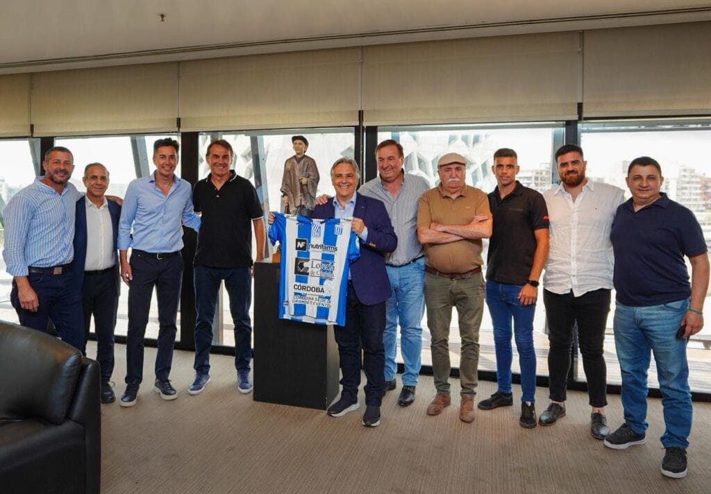 Apoyo al deporte provincial: Llaryora recibió a Club Deportivo Argentino de Monte Maíz y a San Isidro de San Francisco