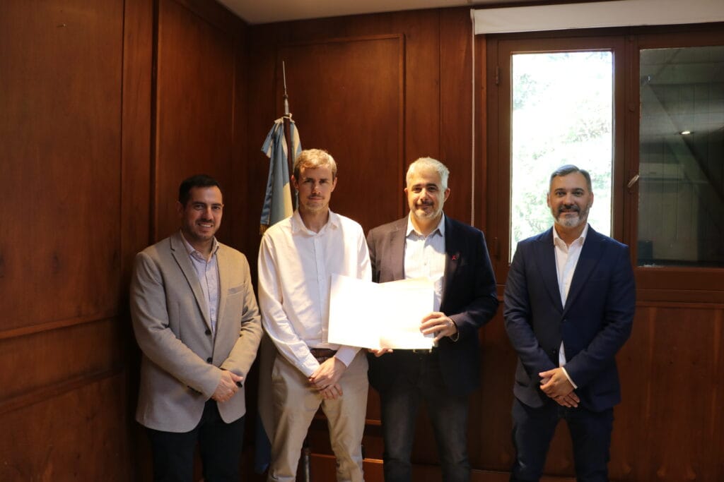 Salud firmó un convenio para optimizar la atención del ACV