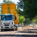Colocan arena en 1500 calles de tierra; el material es producto de la limpieza del río.
