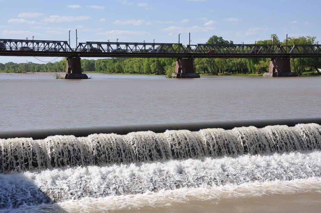 Río Cuarto: los azudes, un atractivo elegido por la gente