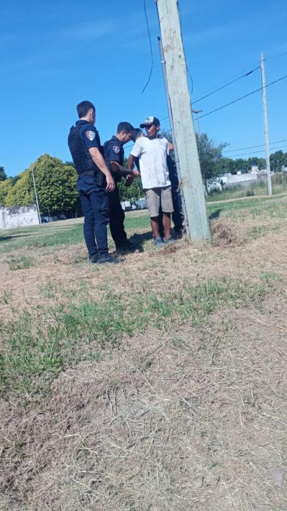 Guardia Urbana y Policía atrapan a un sujeto robando cables