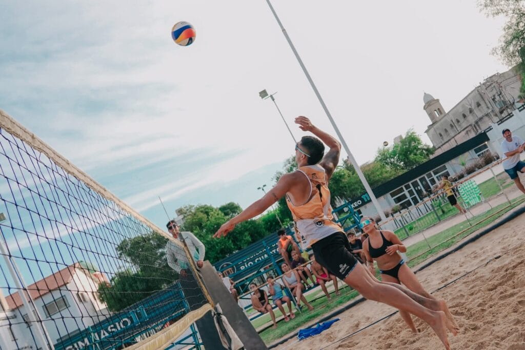 Abierto Nacional de Beach Voley: más de 150 jugadores de todo el país compitieron en el Centro 11