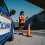 Turista golpeó a una policía de la Caminera en Cruz del Eje