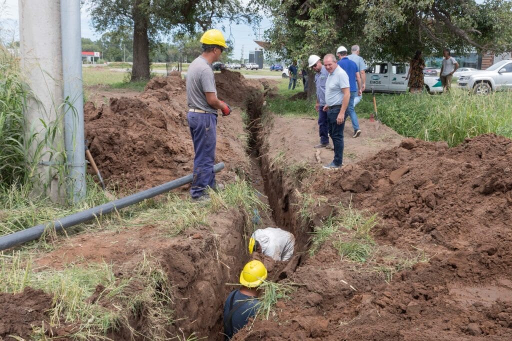 EMOS: instalan cañería de última generación para garantizar servicios en el sur