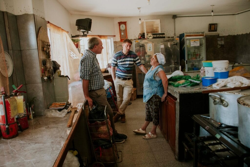De Rivas estuvo en el Hogar María Madre de Dios y valoró el modelo de trabajo solidario