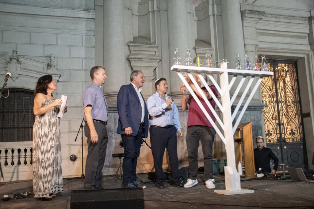 De Rivas participó de la celebración interreligiosa de Januka y Navidad