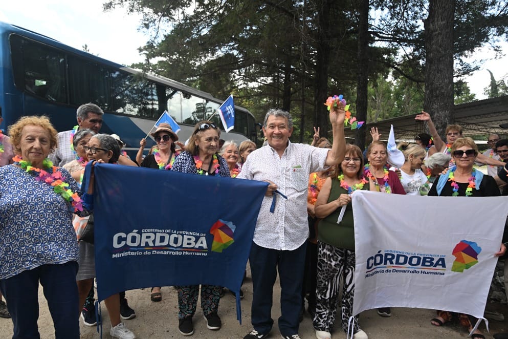 Un viaje al corazón: “Turistiando” lleva felicidad y encuentros a jubilados cordobeses