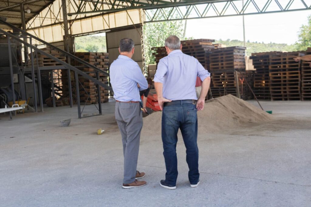 Adoquinera municipal: el intendente evalua el funcionamiento del modelo de La Falda para replicar en Rio Cuarto