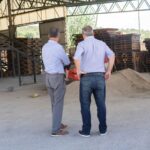 Adoquinera municipal: el intendente evalua el funcionamiento del modelo de La Falda para replicar en Rio Cuarto