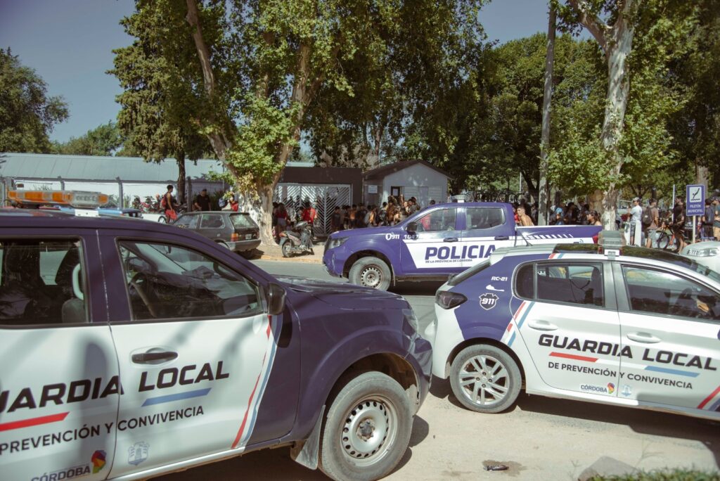 Tras una persecución controlada de la Guardia Local, la Policía logró detener a un delincuente y recuperar todo lo sustraído