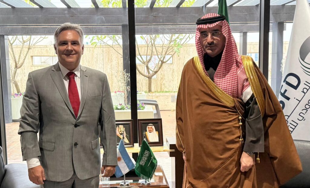 Gira por Medio Oriente: Llaryora mantuvo encuentros con fondos saudíes para financiar proyectos de infraestructura