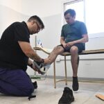 En Córdoba funciona un taller gratuito que produce órtesis y prótesis para pacientes sin obra social