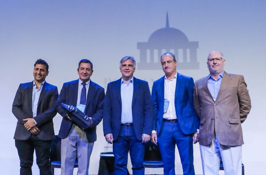 Llaryora participó en la conferencia organizada por el Parlamento y Fe Internacional