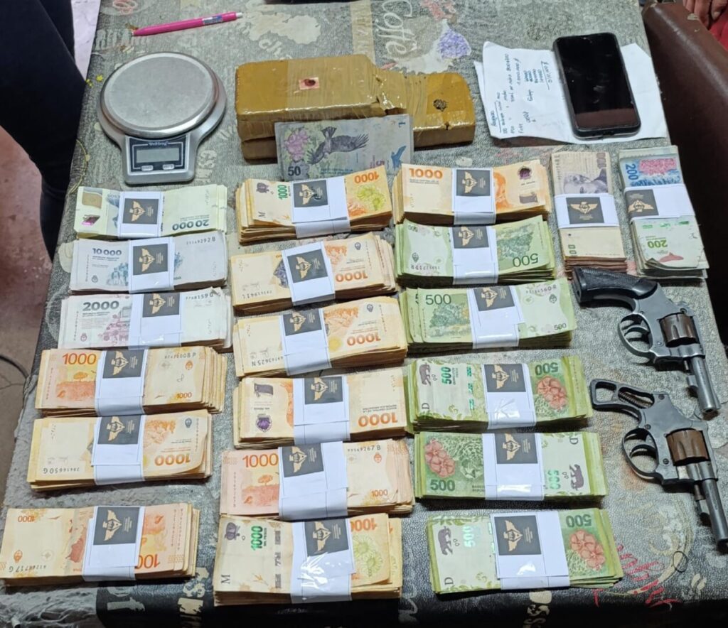 Importante operativo policial: recuperan objetos robados y secuestran armas y drogas