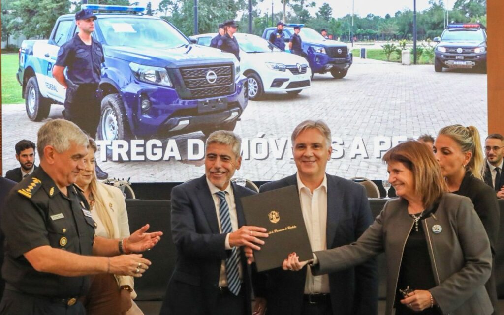 Junto a fuerzas provinciales y federales, Llaryora y Bullrich cerraron el “Curso Avanzado en la Lucha contra el Narcotráfico”