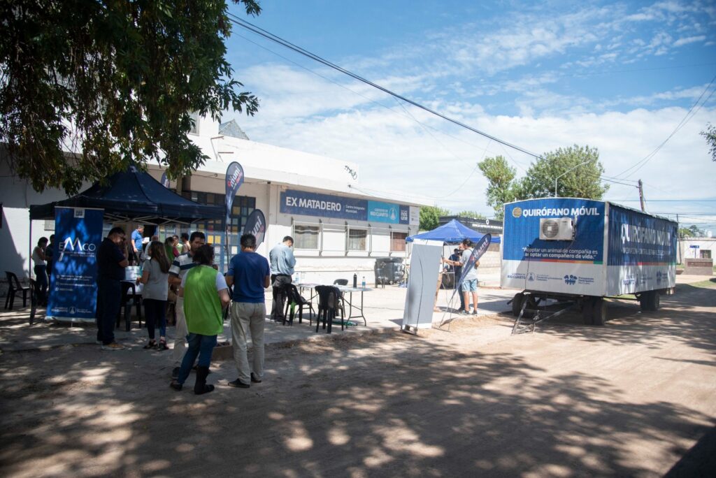 El Quirófano Móvil sigue recorriendo los barrios de la ciudad con castraciones y vacunación gratuitas