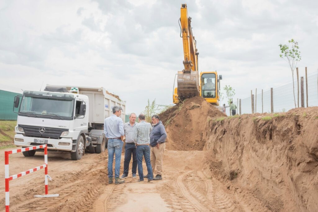 Avanzan las obras en el Colector Oeste que permitirá 9 mil conexiones de cloacas