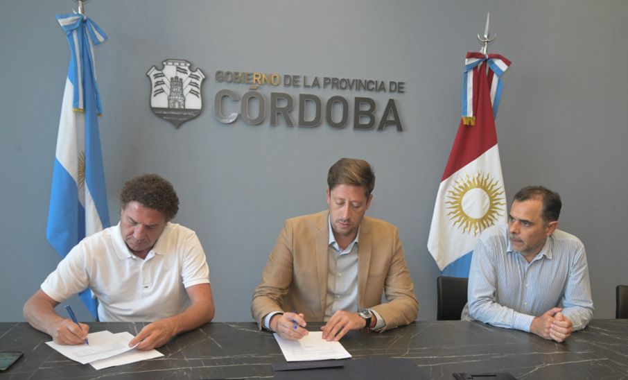 La Provincia firmó el acuerdo salarial con la UEPC