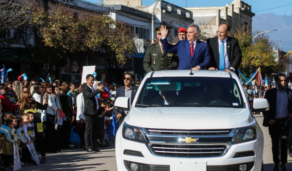 Llaryora participó del 172° aniversario de Villa Dolores
