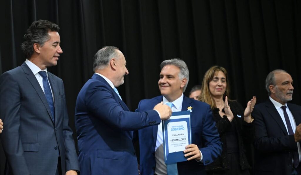 Villa María: Llaryora anunció obras de pavimentación por 2.000 millones