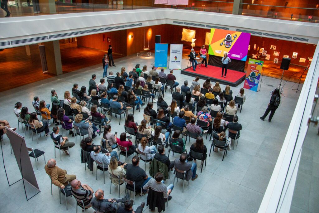 La Provincia presentó “Botinaf”, el asistente virtual para chicos y adolescentes de la línea 102