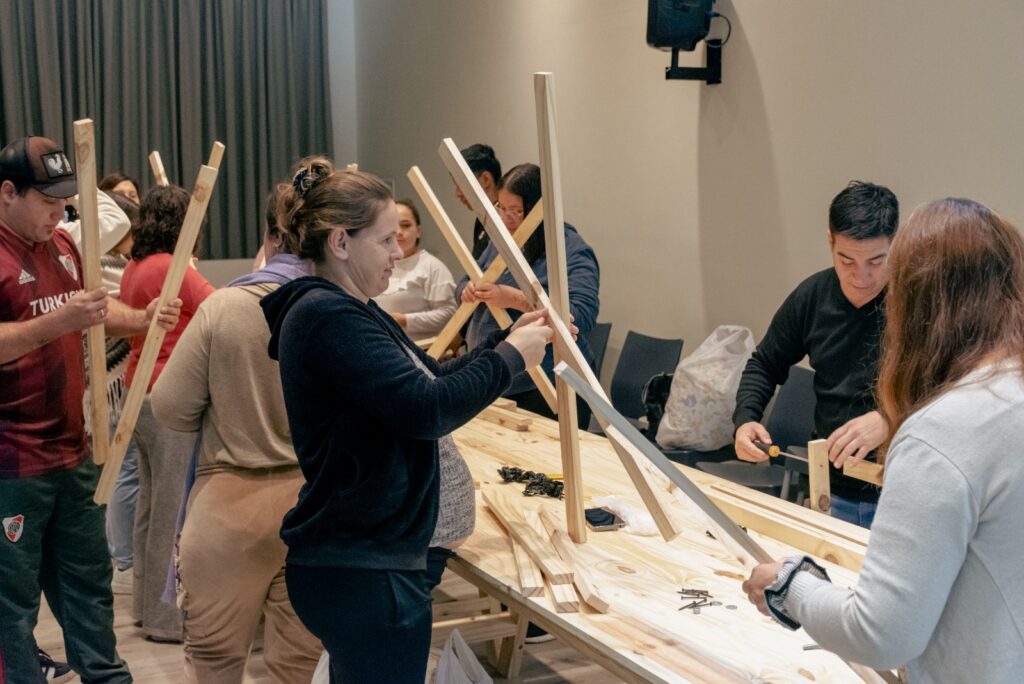 Programa Latidos: mamás y papás arman catres a la espera de sus bebés