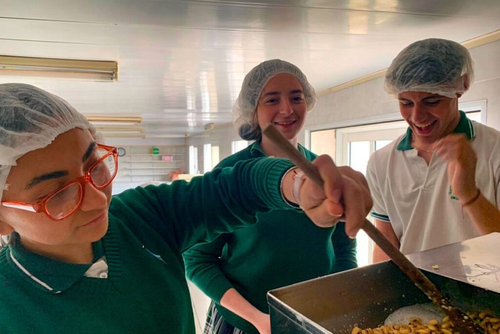 Cooperativas y mutuales escolares: Presentaron un relevamiento que da cuenta de su alta presencia