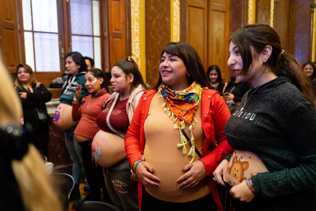 La Provincia triplica la asignación por embarazo