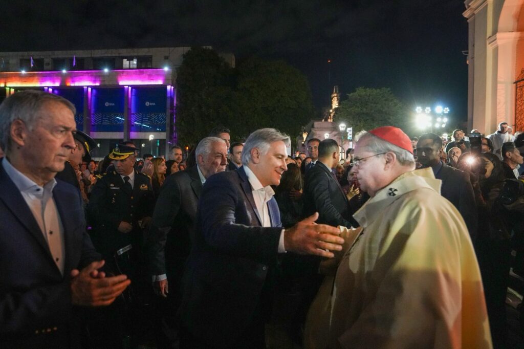 Llaryora asistió a la misa en homenaje al Papa Francisco